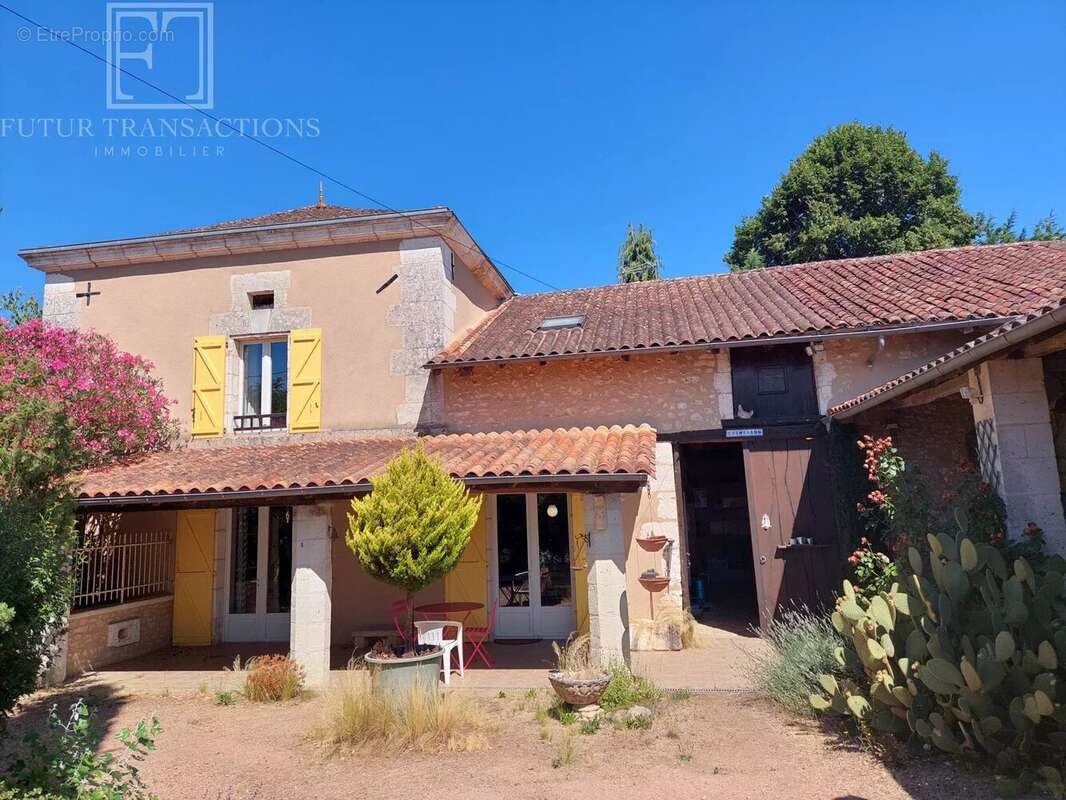 Maison à CHAMPAGNAC-DE-BELAIR