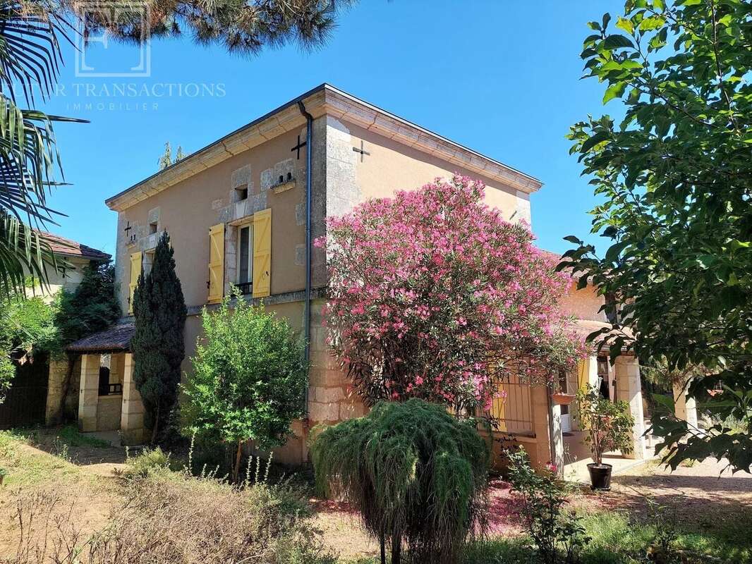 Maison à CHAMPAGNAC-DE-BELAIR