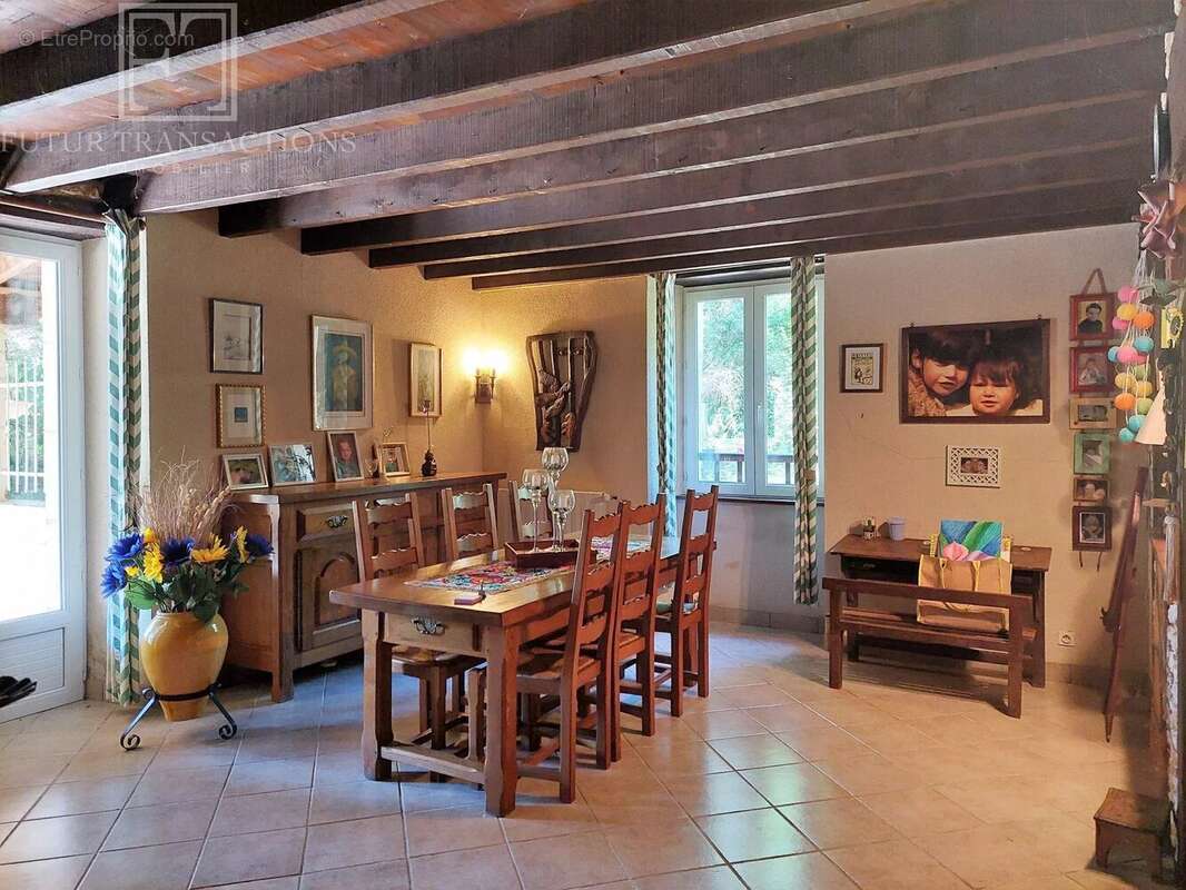 Maison à CHAMPAGNAC-DE-BELAIR