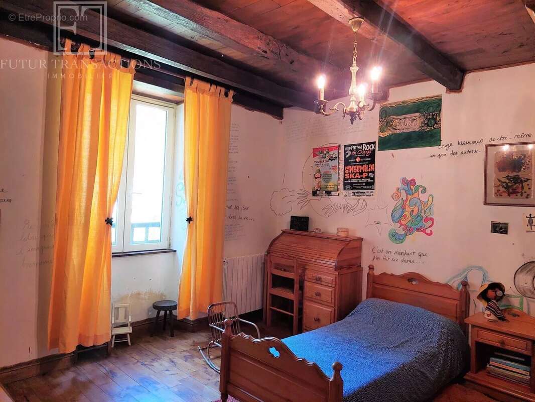 Maison à CHAMPAGNAC-DE-BELAIR