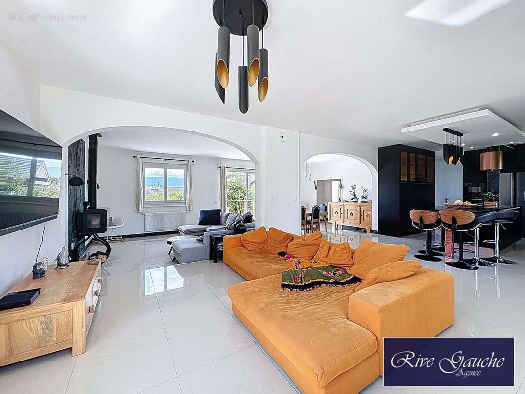 Maison à CHENS-SUR-LEMAN