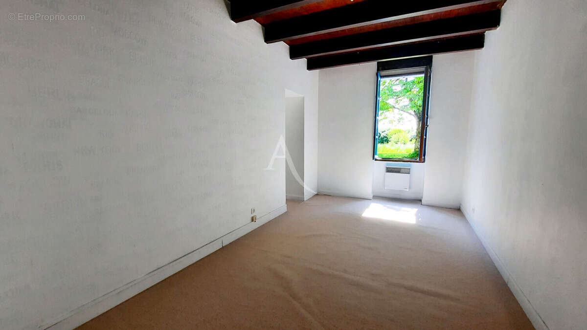 Maison à TUGERAS-SAINT-MAURICE