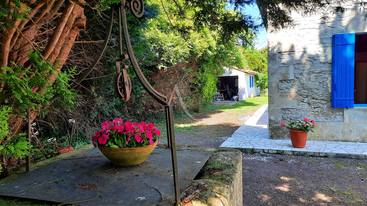 Maison à TUGERAS-SAINT-MAURICE