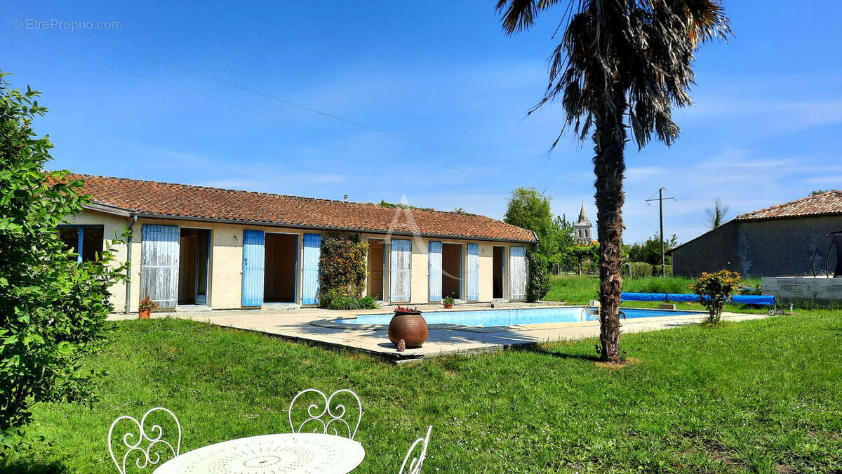 Maison à TUGERAS-SAINT-MAURICE