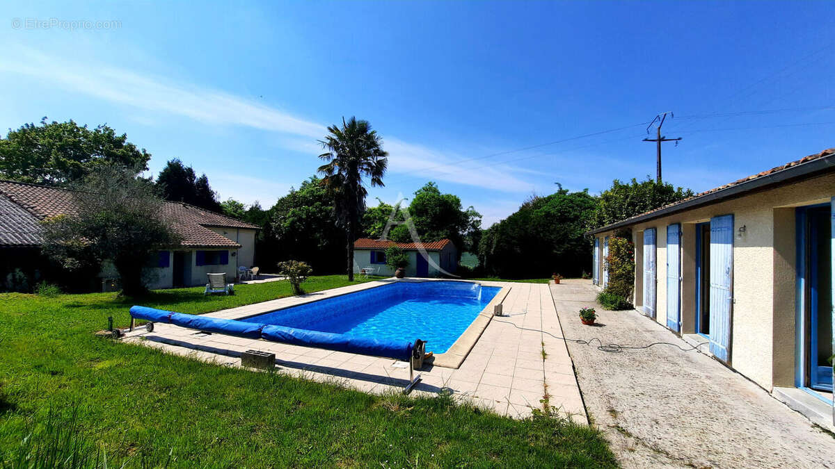 Maison à TUGERAS-SAINT-MAURICE