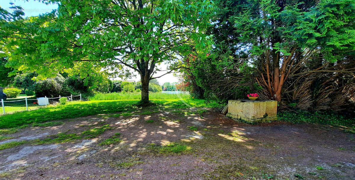 Maison à TUGERAS-SAINT-MAURICE