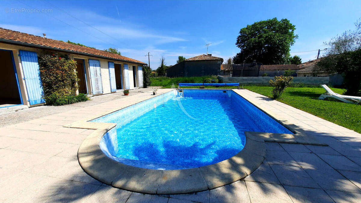 Maison à TUGERAS-SAINT-MAURICE