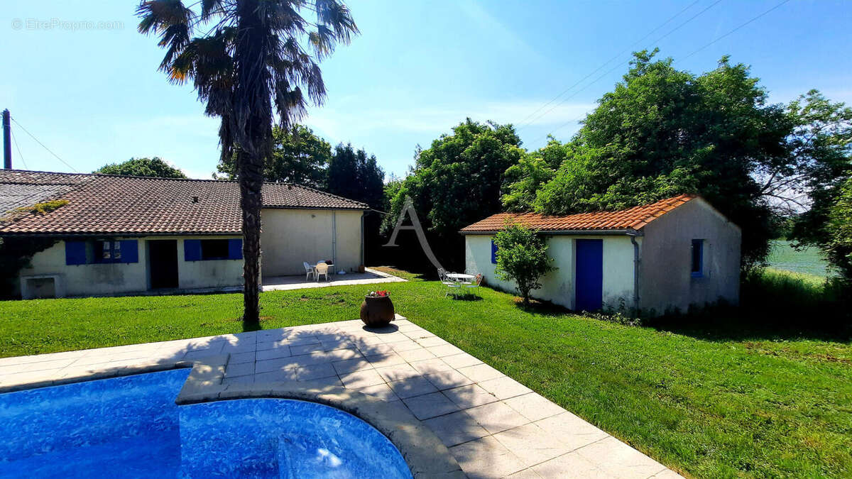 Maison à TUGERAS-SAINT-MAURICE