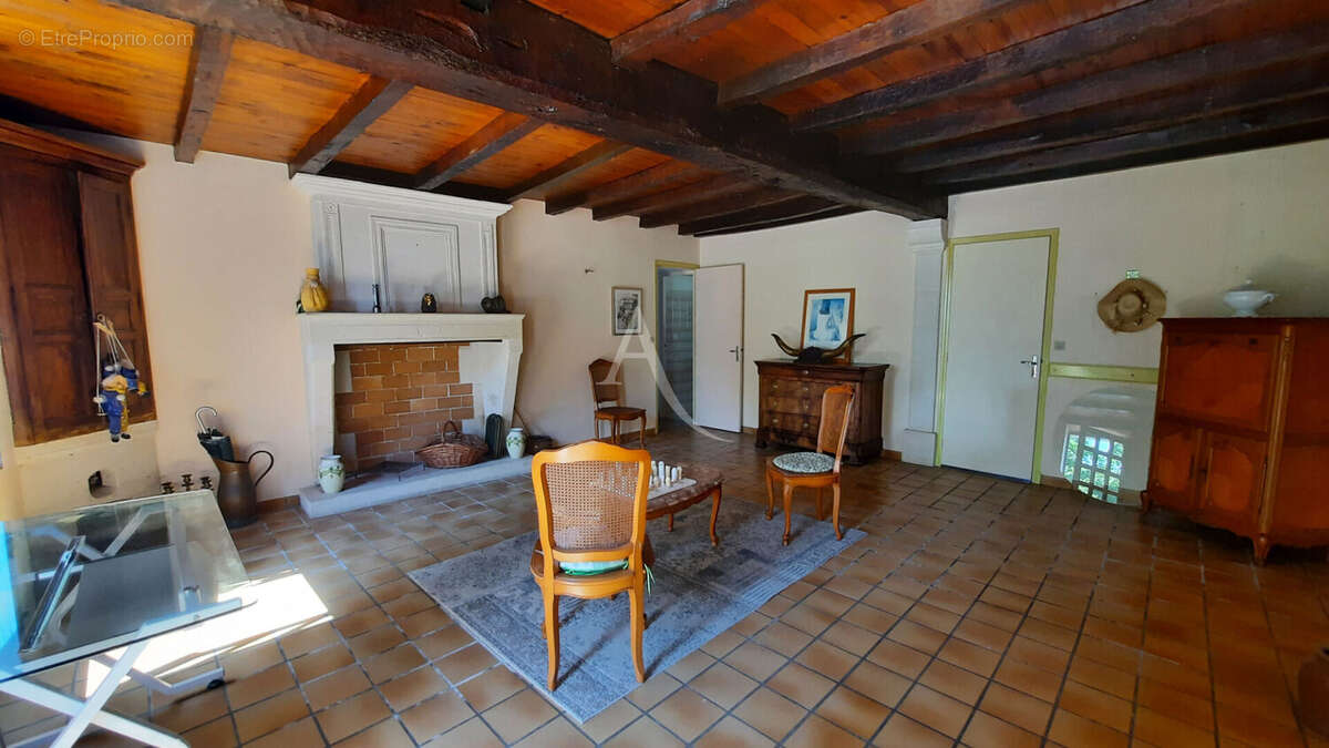 Maison à TUGERAS-SAINT-MAURICE