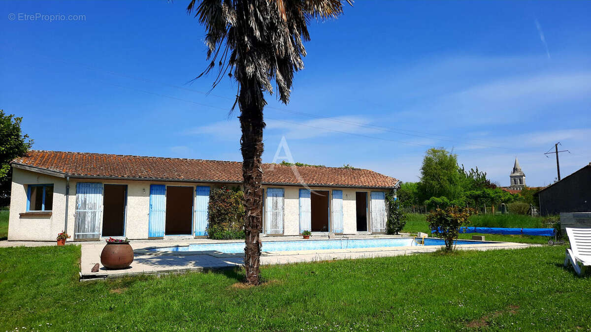 Maison à TUGERAS-SAINT-MAURICE