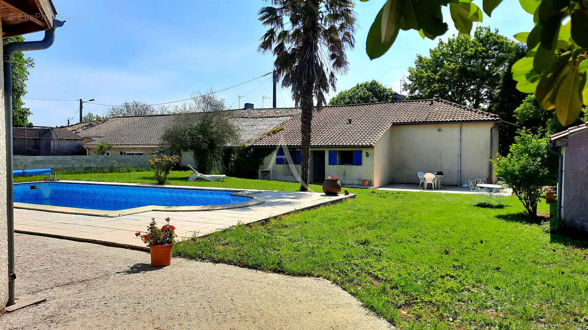 Maison à TUGERAS-SAINT-MAURICE