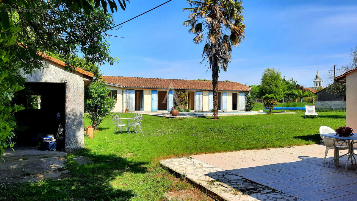 Maison à TUGERAS-SAINT-MAURICE