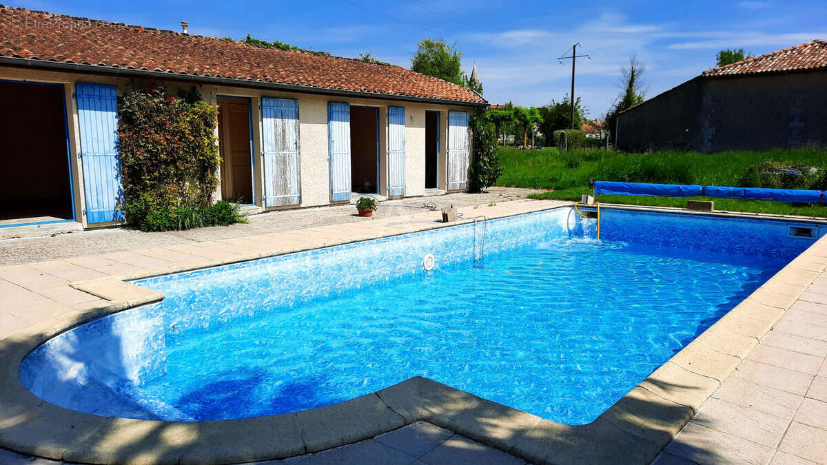 Maison à TUGERAS-SAINT-MAURICE