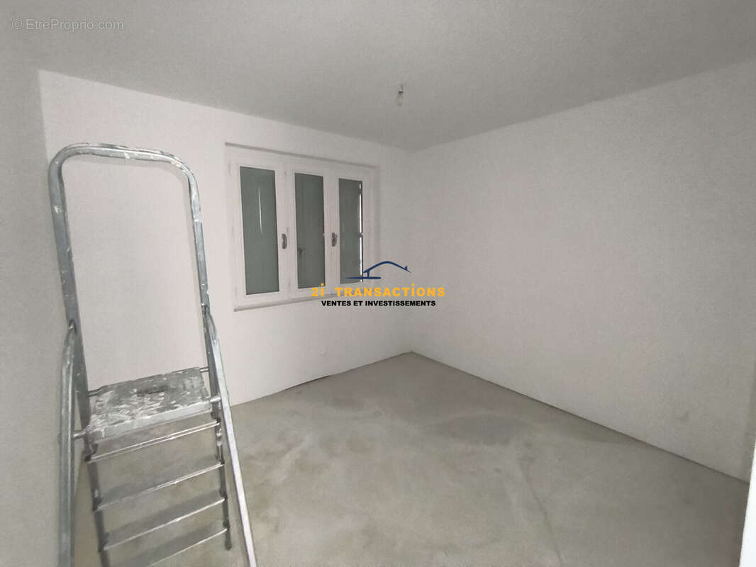 Appartement à SURY-LE-COMTAL