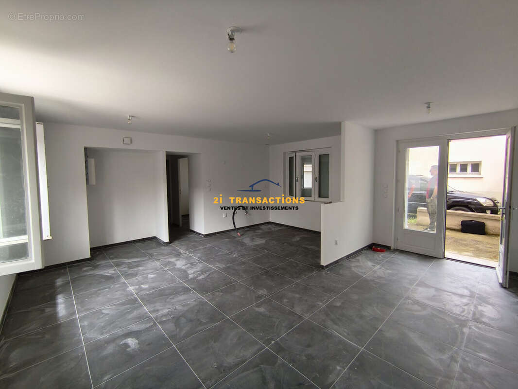 Appartement à SURY-LE-COMTAL