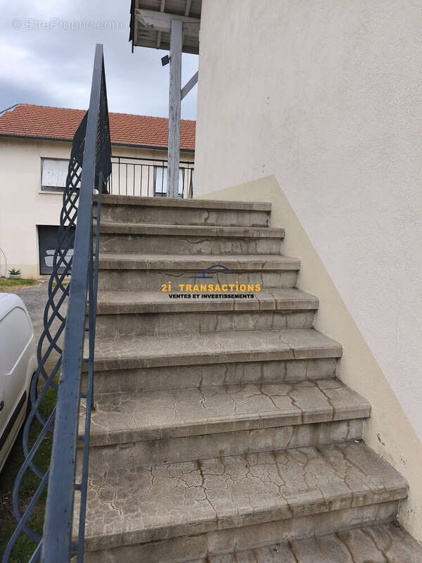 Appartement à SURY-LE-COMTAL