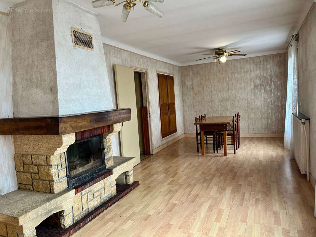 Maison à PARCAY-MESLAY