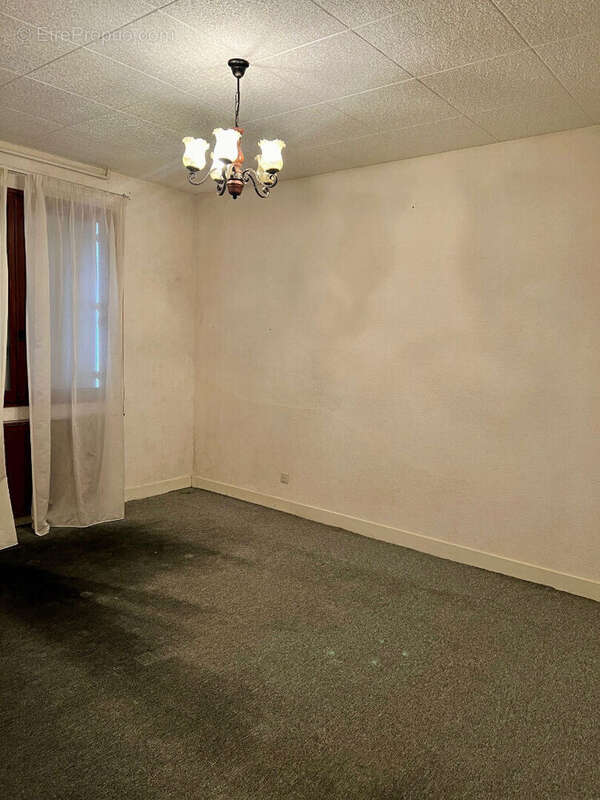 Maison à PARCAY-MESLAY