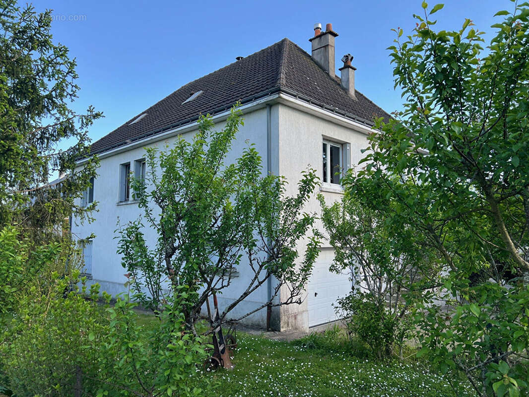 Maison à PARCAY-MESLAY