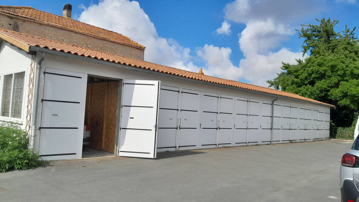 Parking à ROCHEFORT