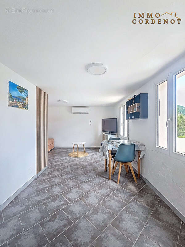 Maison à LE REVEST-LES-EAUX