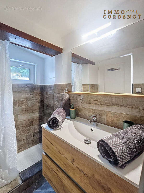 Maison à LE REVEST-LES-EAUX