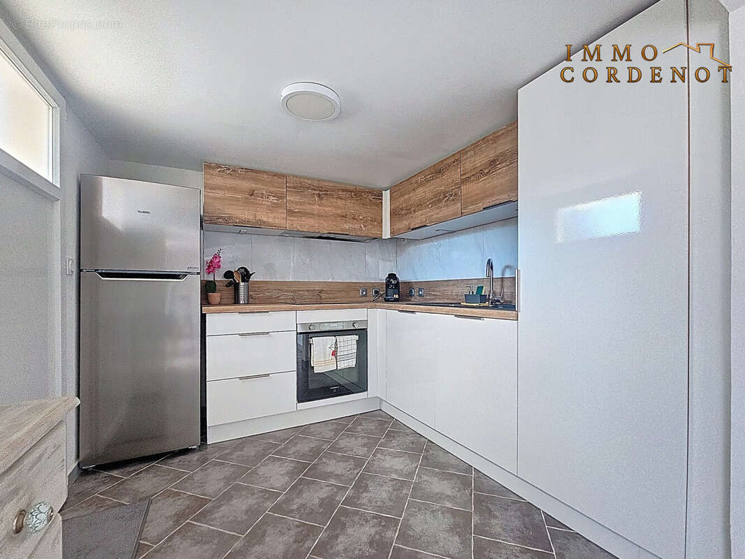 Maison à LE REVEST-LES-EAUX