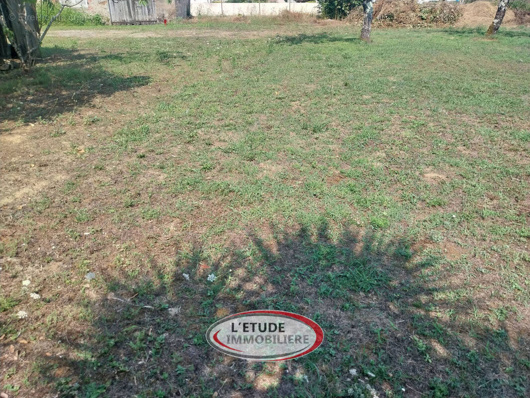Photo 1 - Terrain à SAINTE-PAZANNE