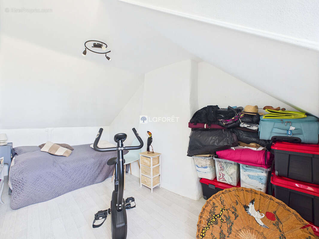 Maison à CHATEAUNEUF-DU-FAOU