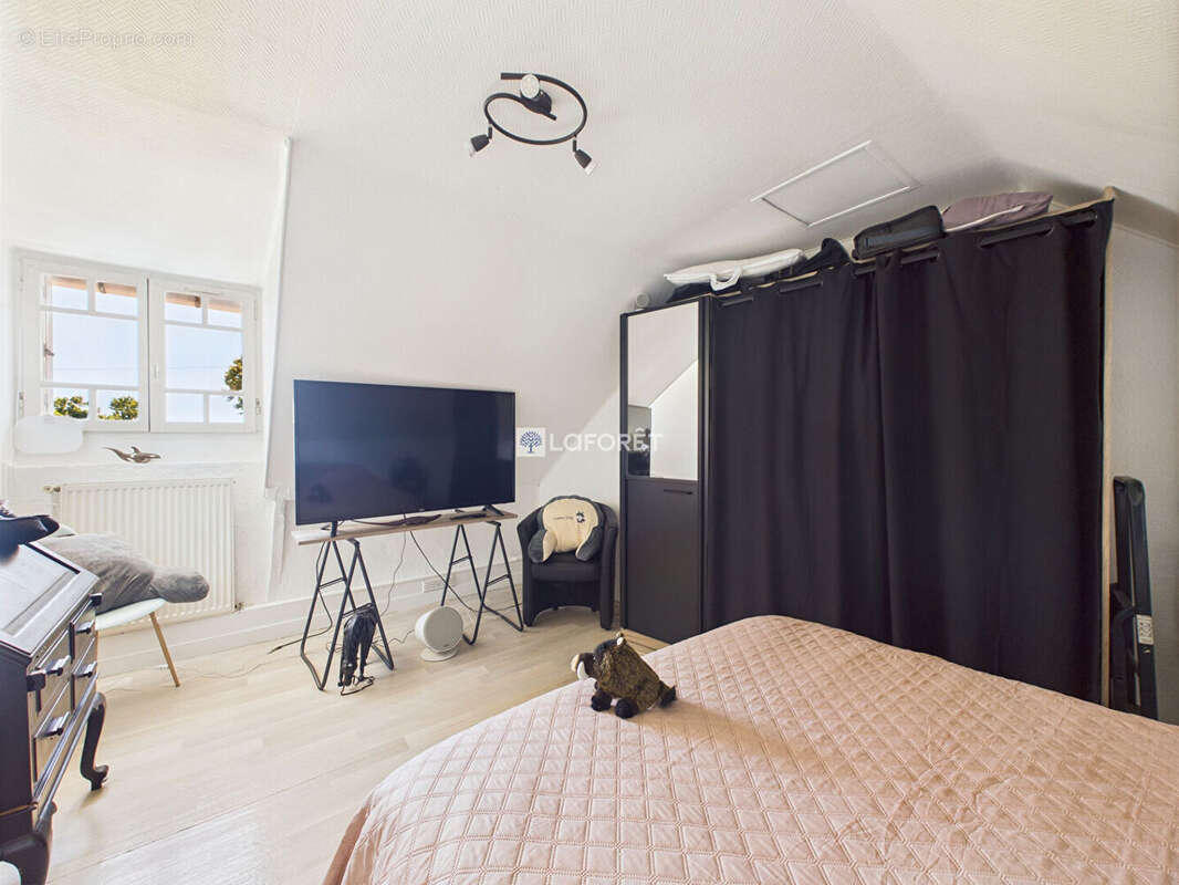 Maison à CHATEAUNEUF-DU-FAOU