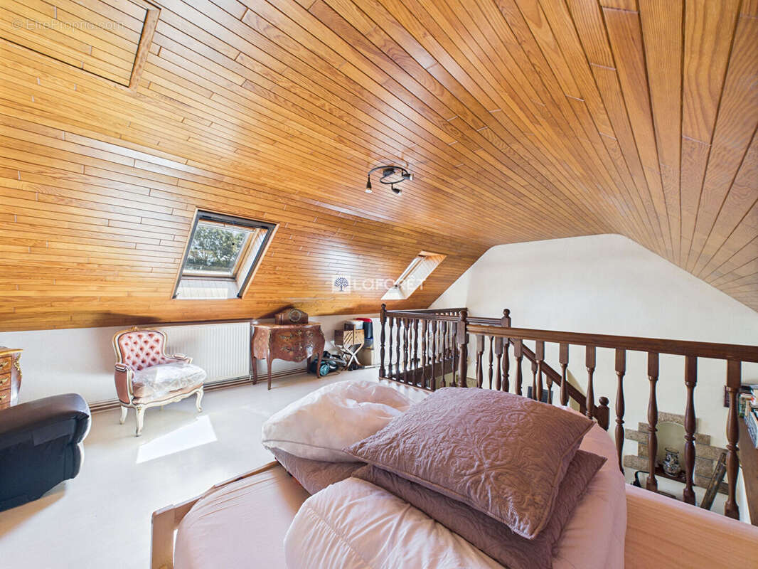 Maison à CHATEAUNEUF-DU-FAOU