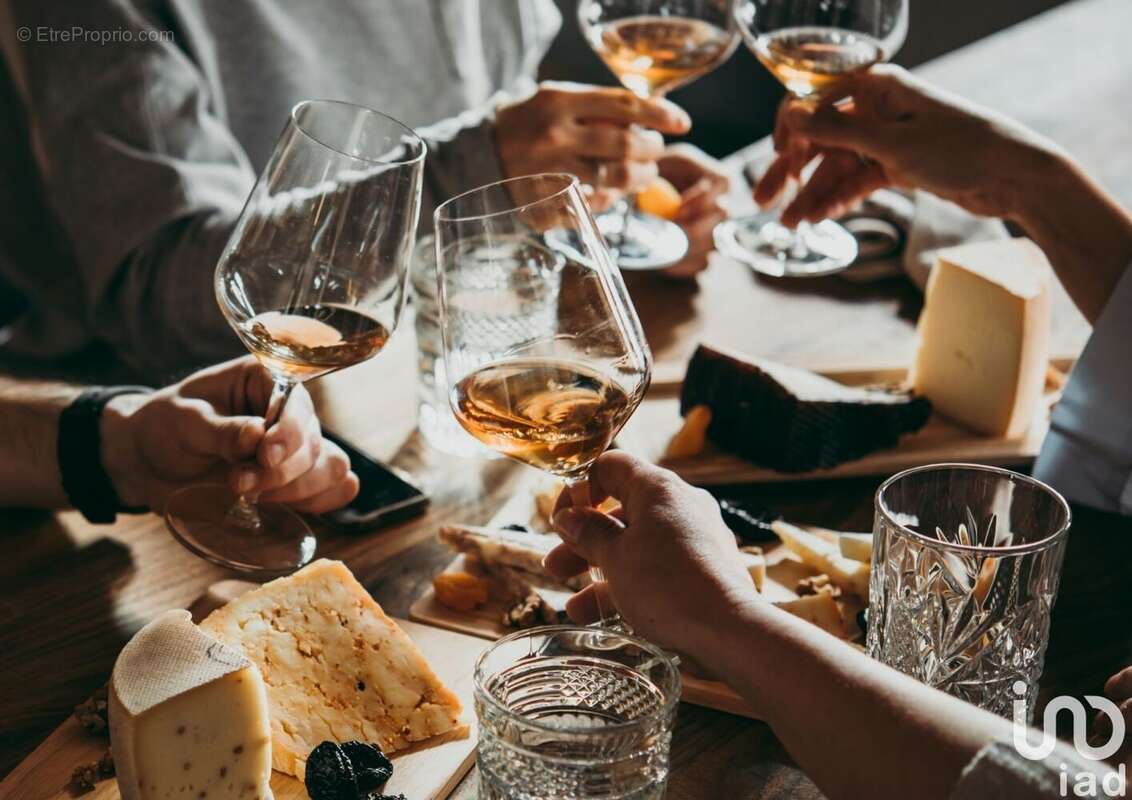 Photo 2 - Commerce à SAINT-CYR-SUR-LOIRE