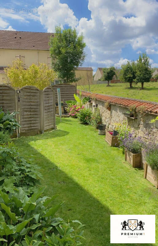 Maison à LE THILLAY