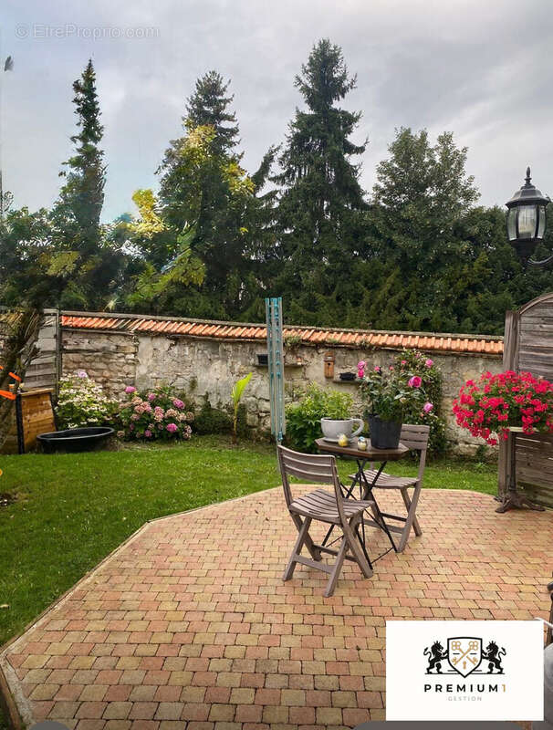 Maison à LE THILLAY