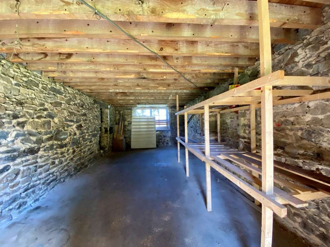 Garage n°1 - Appartement à SUSSAC