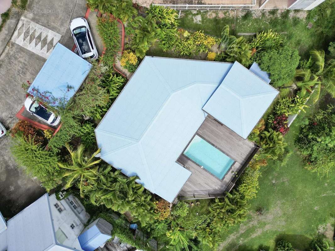 Maison à LES TROIS-ILETS