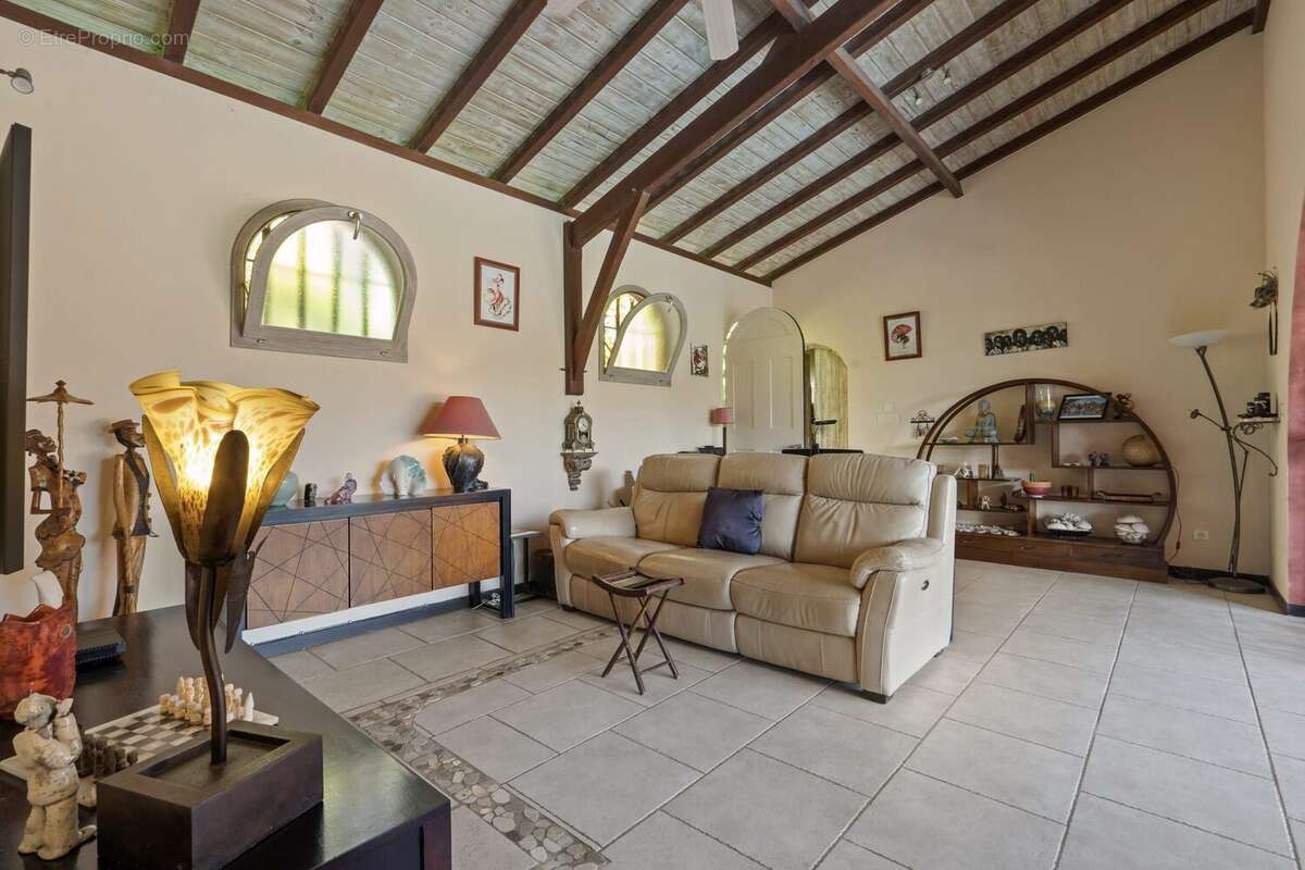 Maison à LES TROIS-ILETS