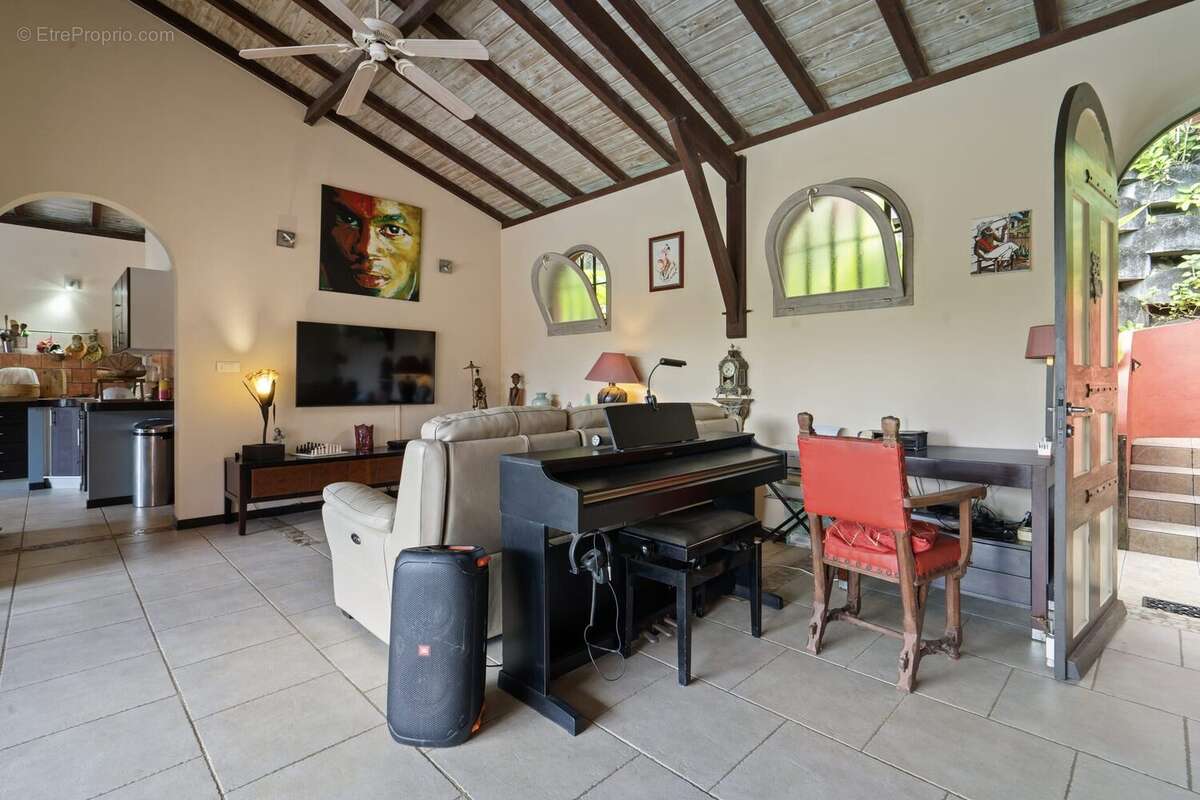 Maison à LES TROIS-ILETS