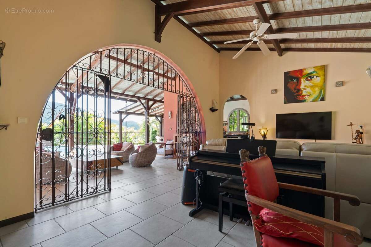 Maison à LES TROIS-ILETS