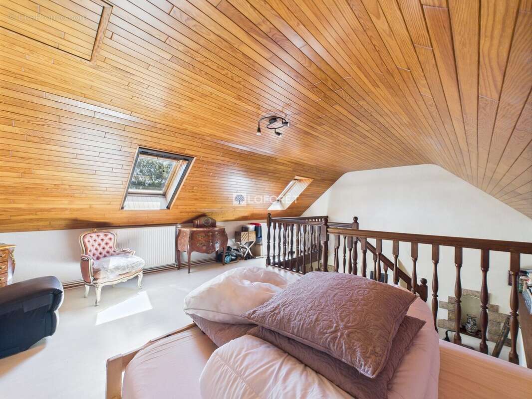 Maison à CHATEAUNEUF-DU-FAOU