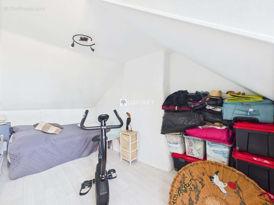 Maison à CHATEAUNEUF-DU-FAOU