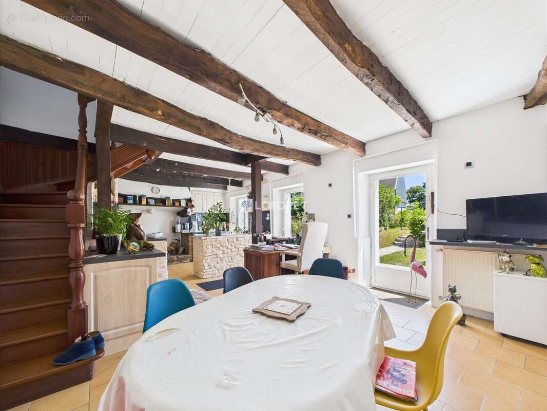 Maison à CHATEAUNEUF-DU-FAOU