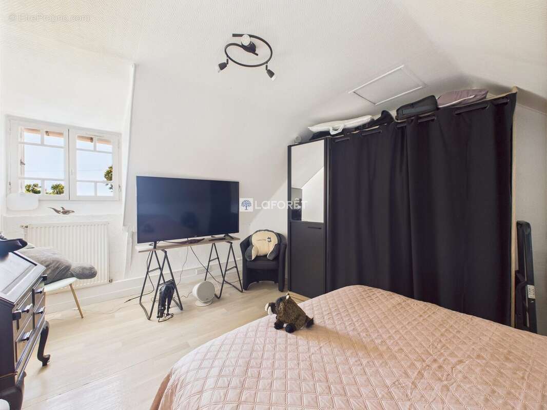 Maison à CHATEAUNEUF-DU-FAOU