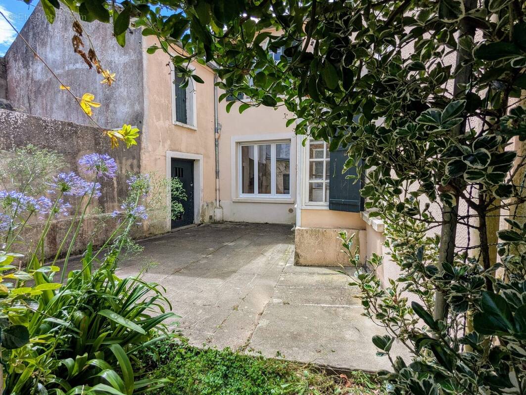 cour - Maison à ISIGNY-SUR-MER