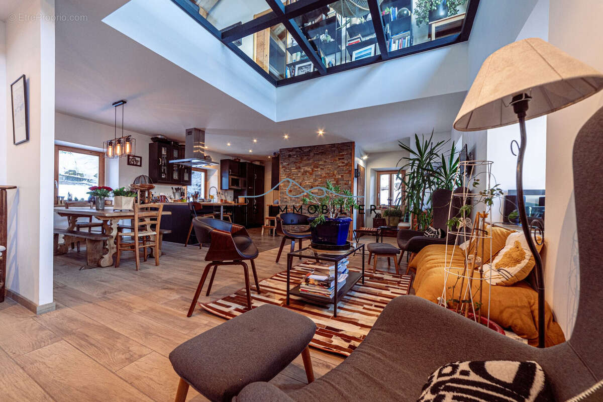 Maison à LES CHAPELLES