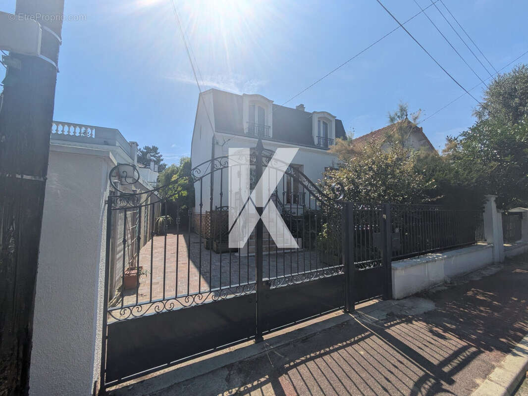 Maison de face - Maison à SOISY-SOUS-MONTMORENCY