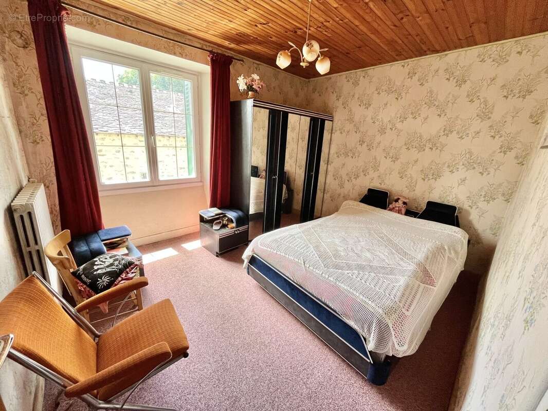 Maison à SAINT-JEAN-LA-FOUILLOUSE