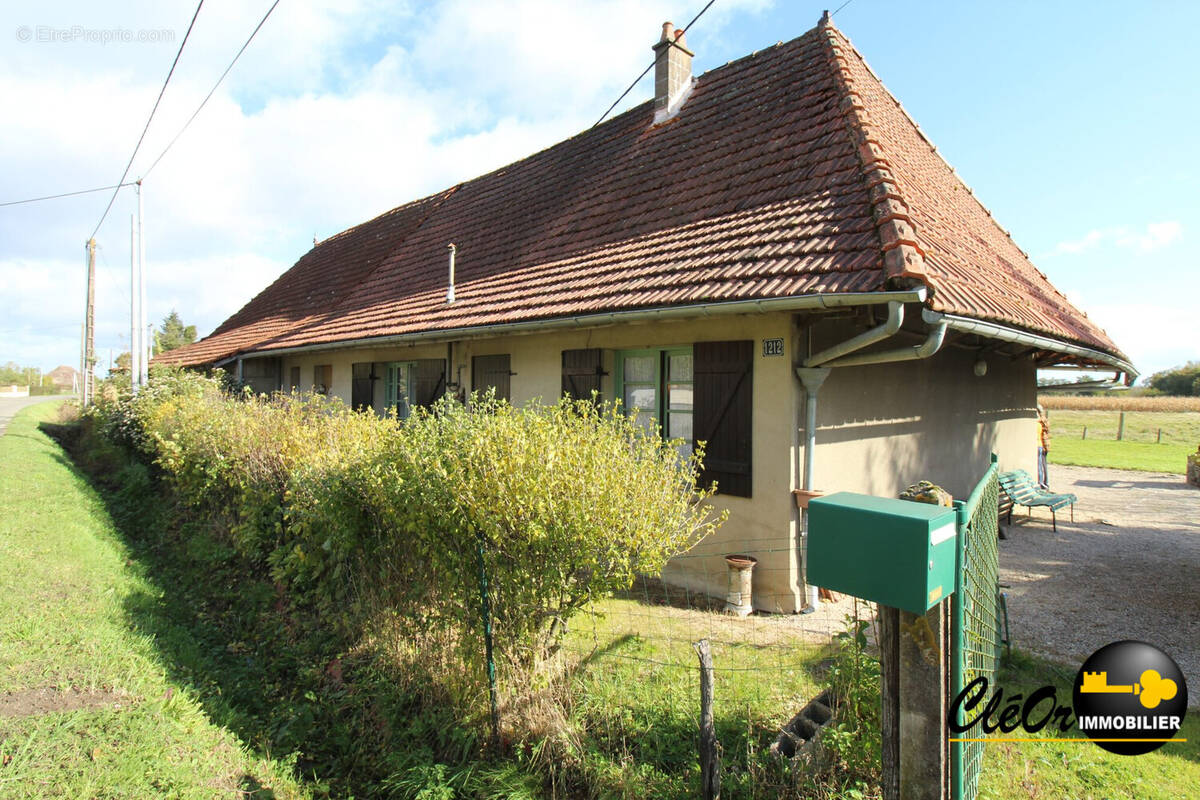 Maison à LA CHAPELLE-SAINT-SAUVEUR