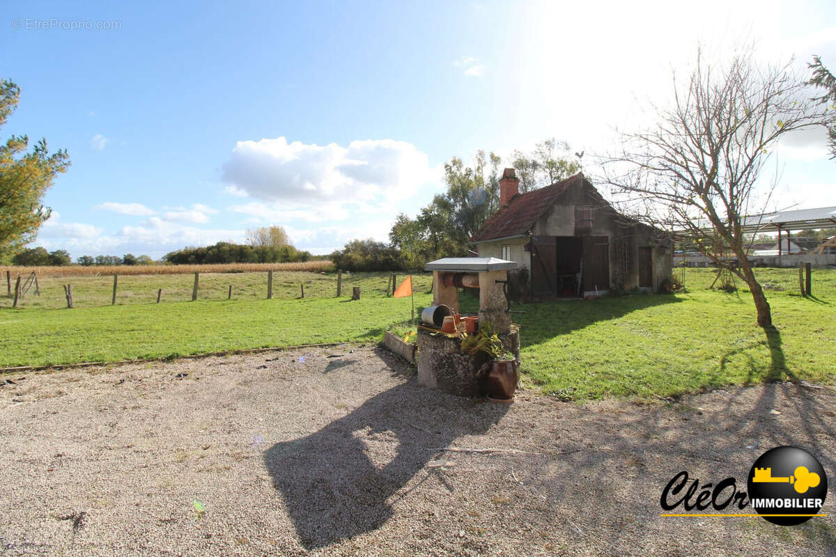 Maison à LA CHAPELLE-SAINT-SAUVEUR