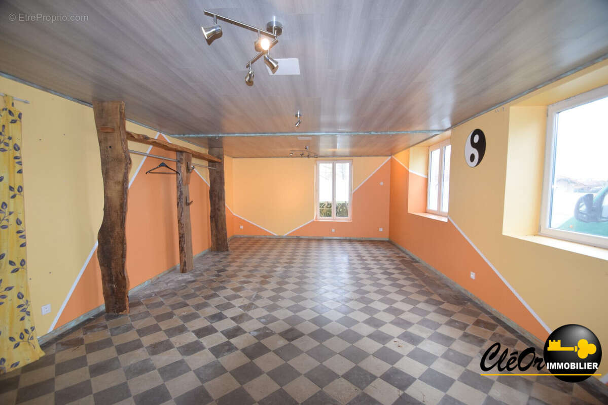 Maison à PIERRE-DE-BRESSE